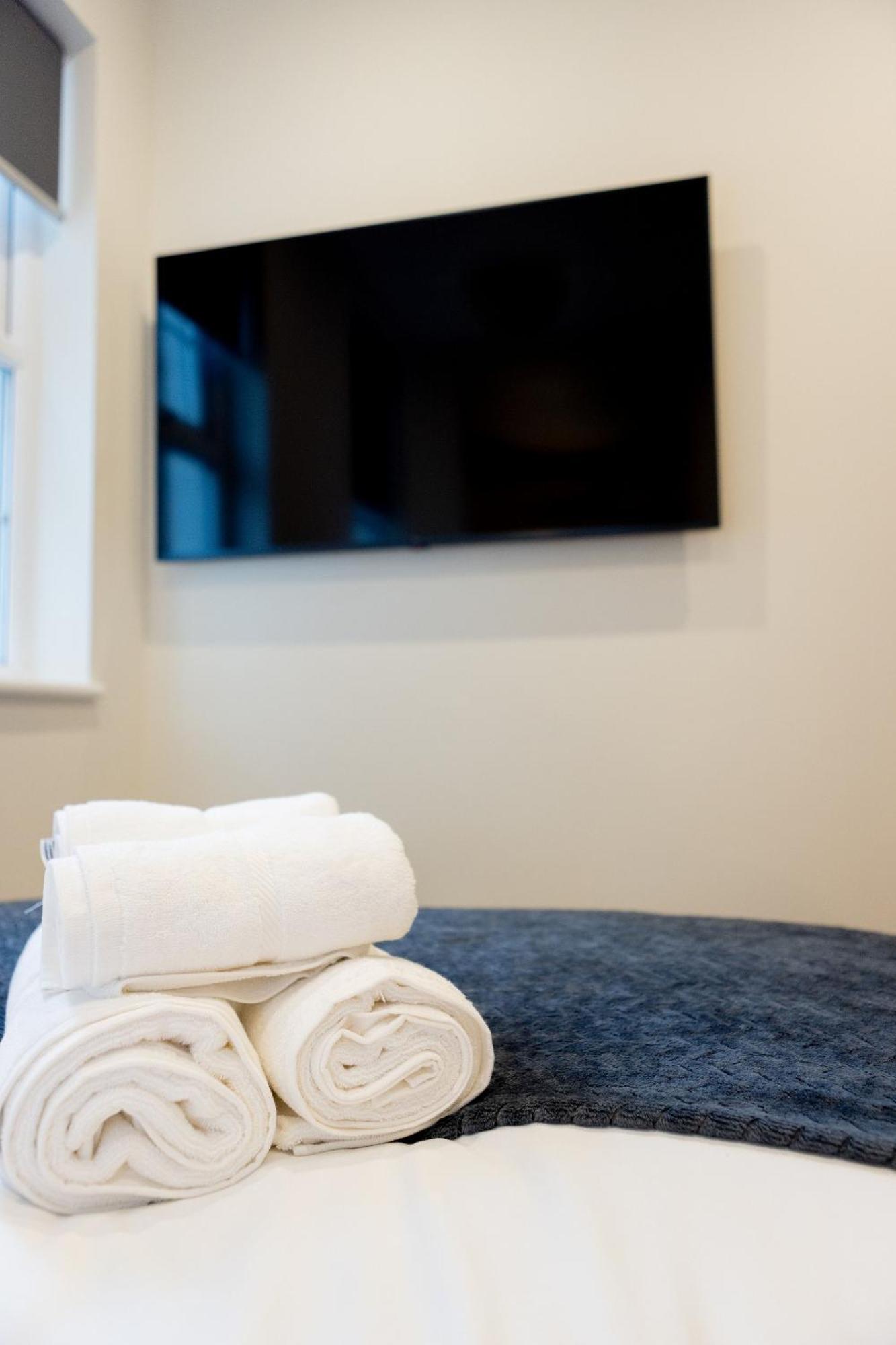 Lethbridge 49 3-bedroom With Garden, Fibre Wifi, Free Parking, Sleeps 6 Apartment Southport