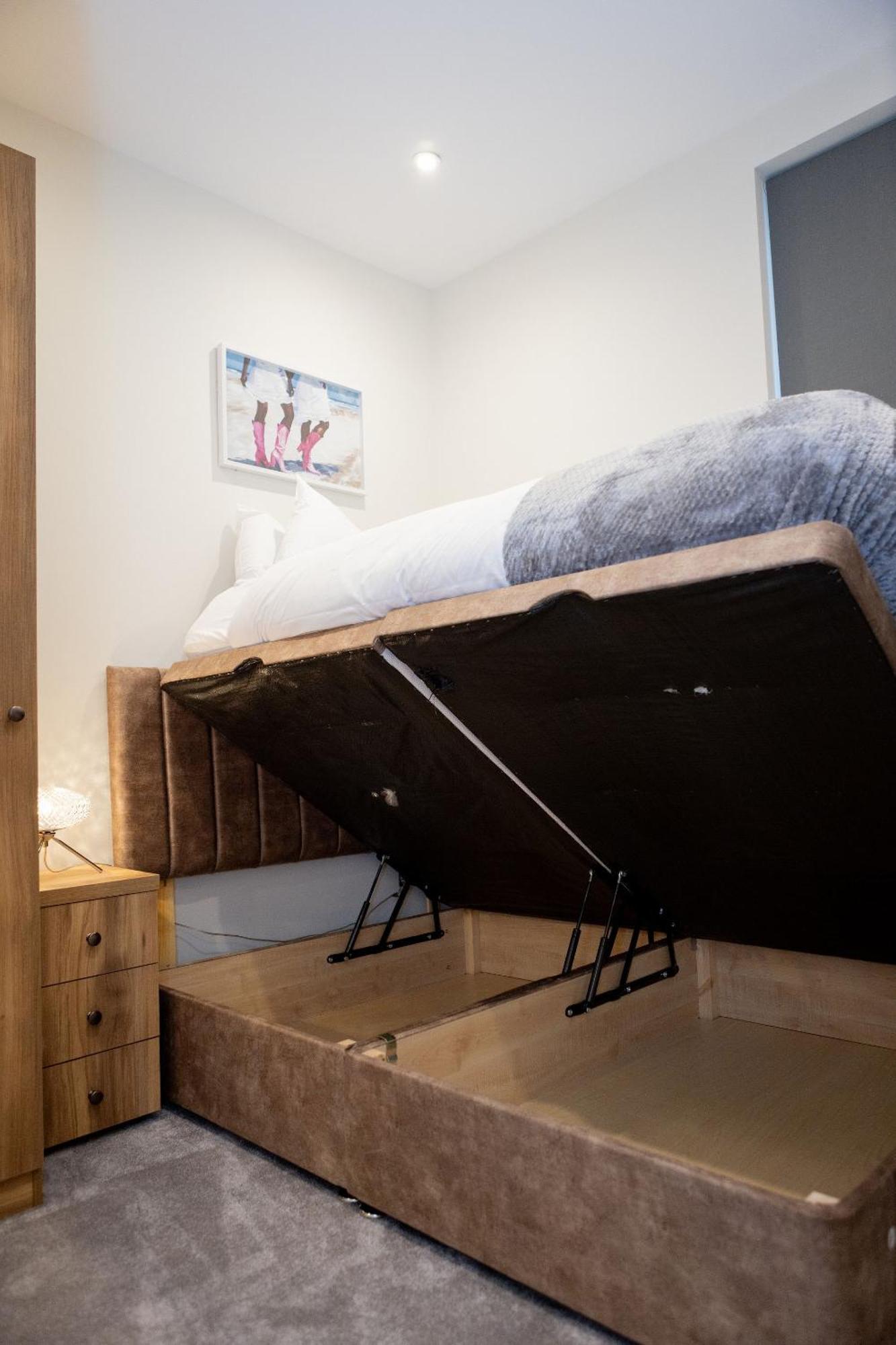 Lethbridge 49 3-bedroom With Garden, Fibre Wifi, Free Parking, Sleeps 6 * Southport