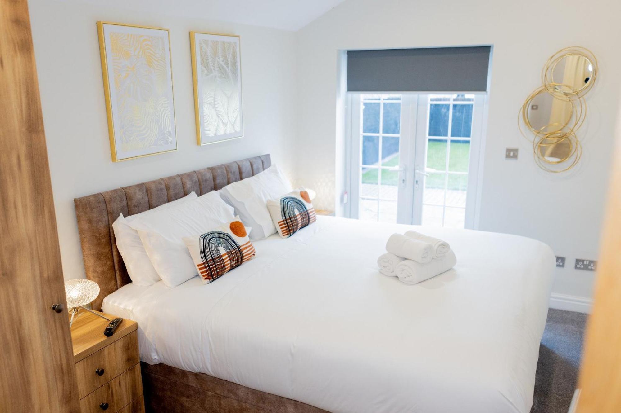 Apartment Lethbridge 49 3-bedroom With Garden, Fibre Wifi, Free Parking, Sleeps 6
