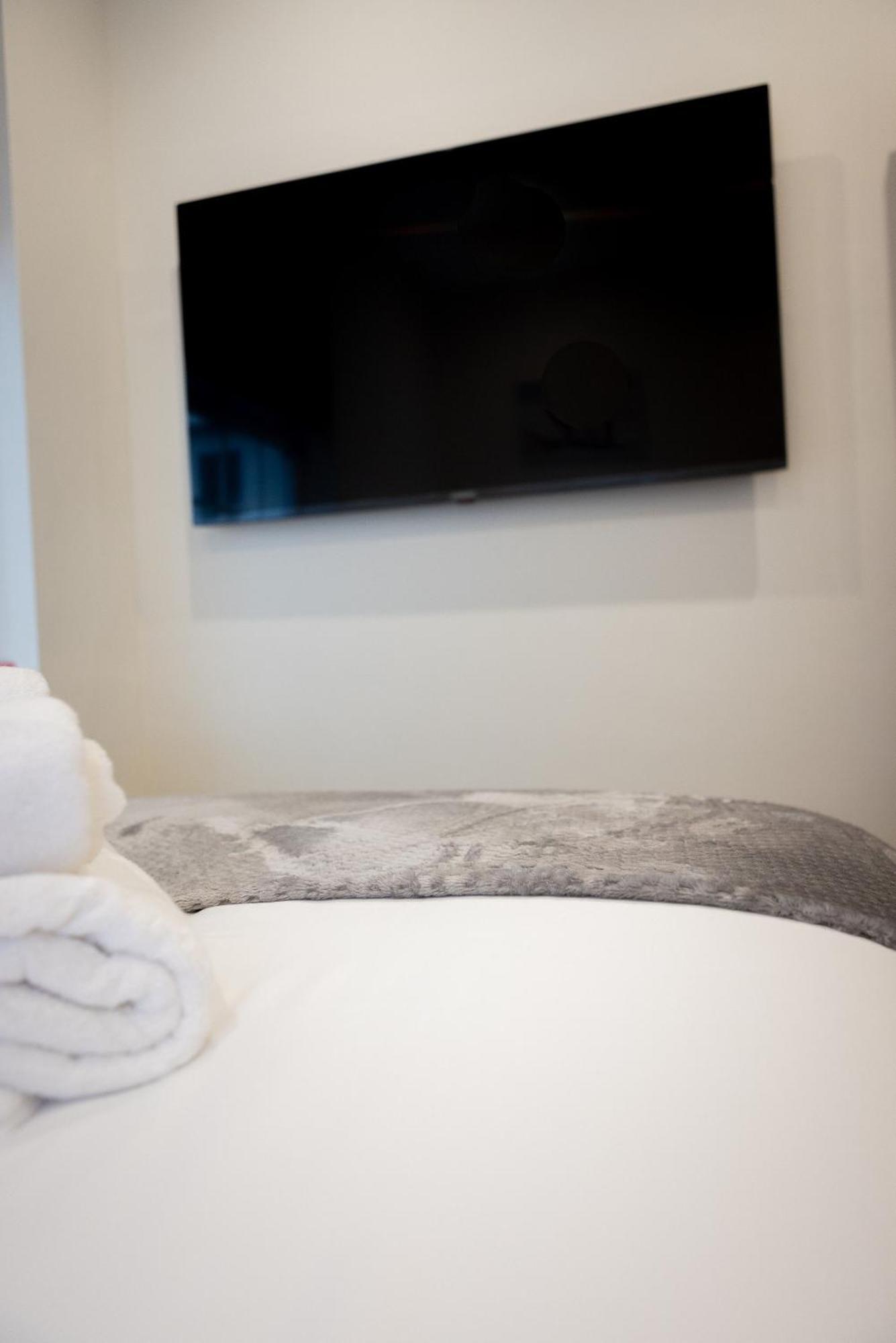 Lethbridge 49 3-bedroom With Garden, Fibre Wifi, Free Parking, Sleeps 6 Southport