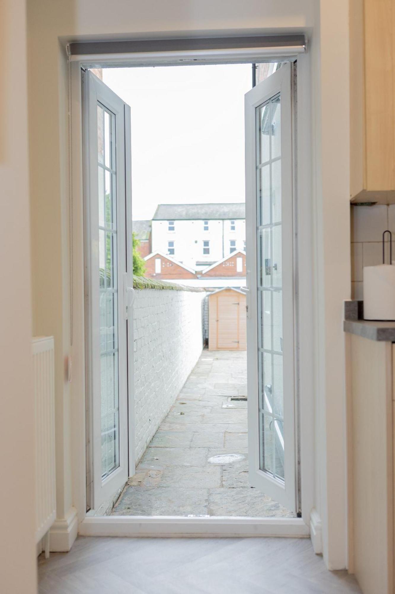 Apartment Lethbridge 49 3-bedroom With Garden, Fibre Wifi, Free Parking, Sleeps 6