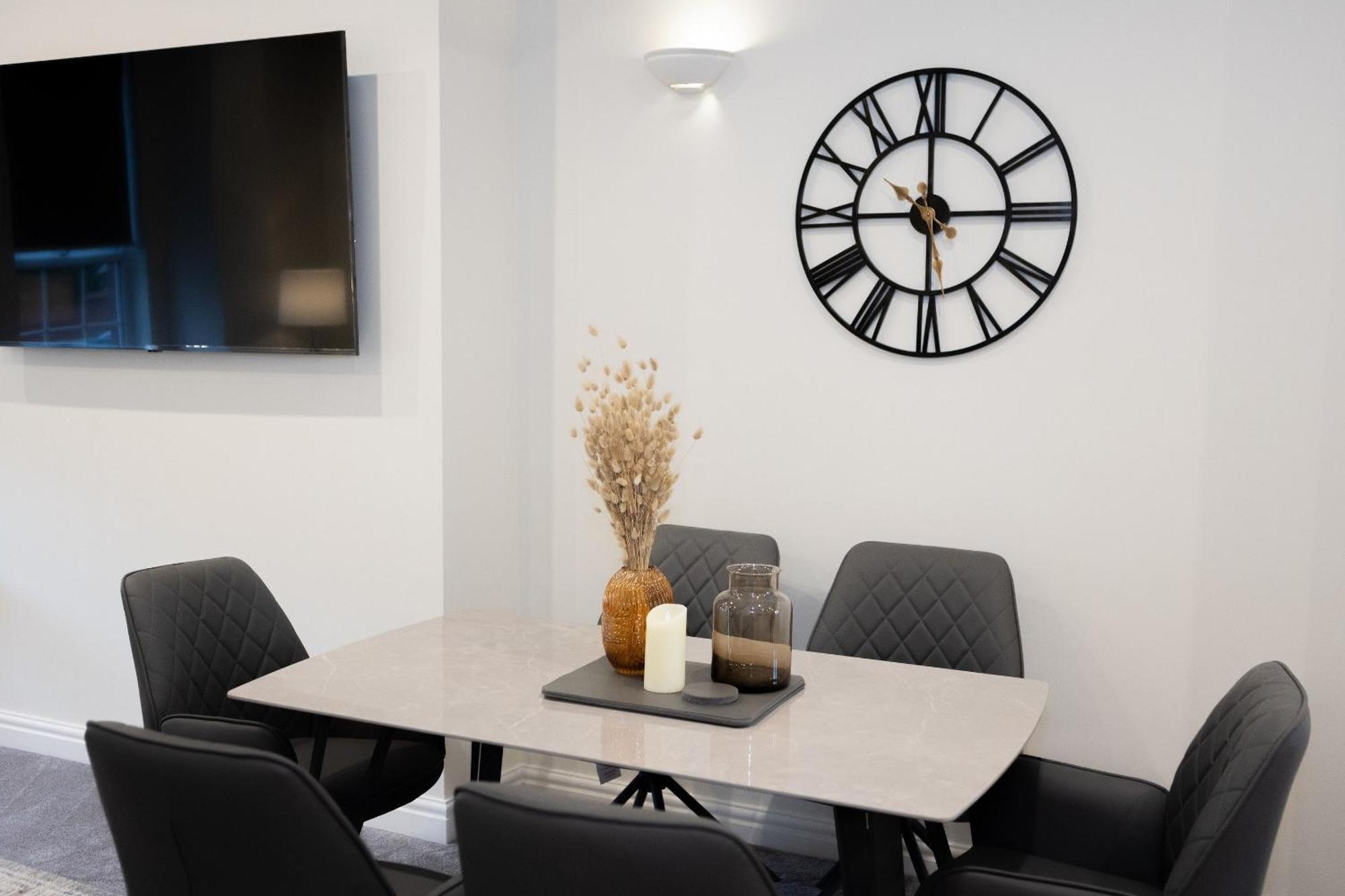 Lethbridge 49 3-bedroom With Garden, Fibre Wifi, Free Parking, Sleeps 6 Apartment Southport