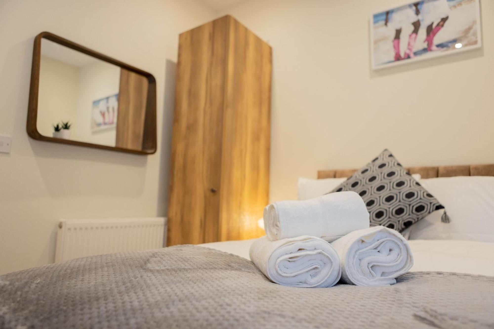 Lethbridge 49 3-bedroom With Garden, Fibre Wifi, Free Parking, Sleeps 6 * Southport