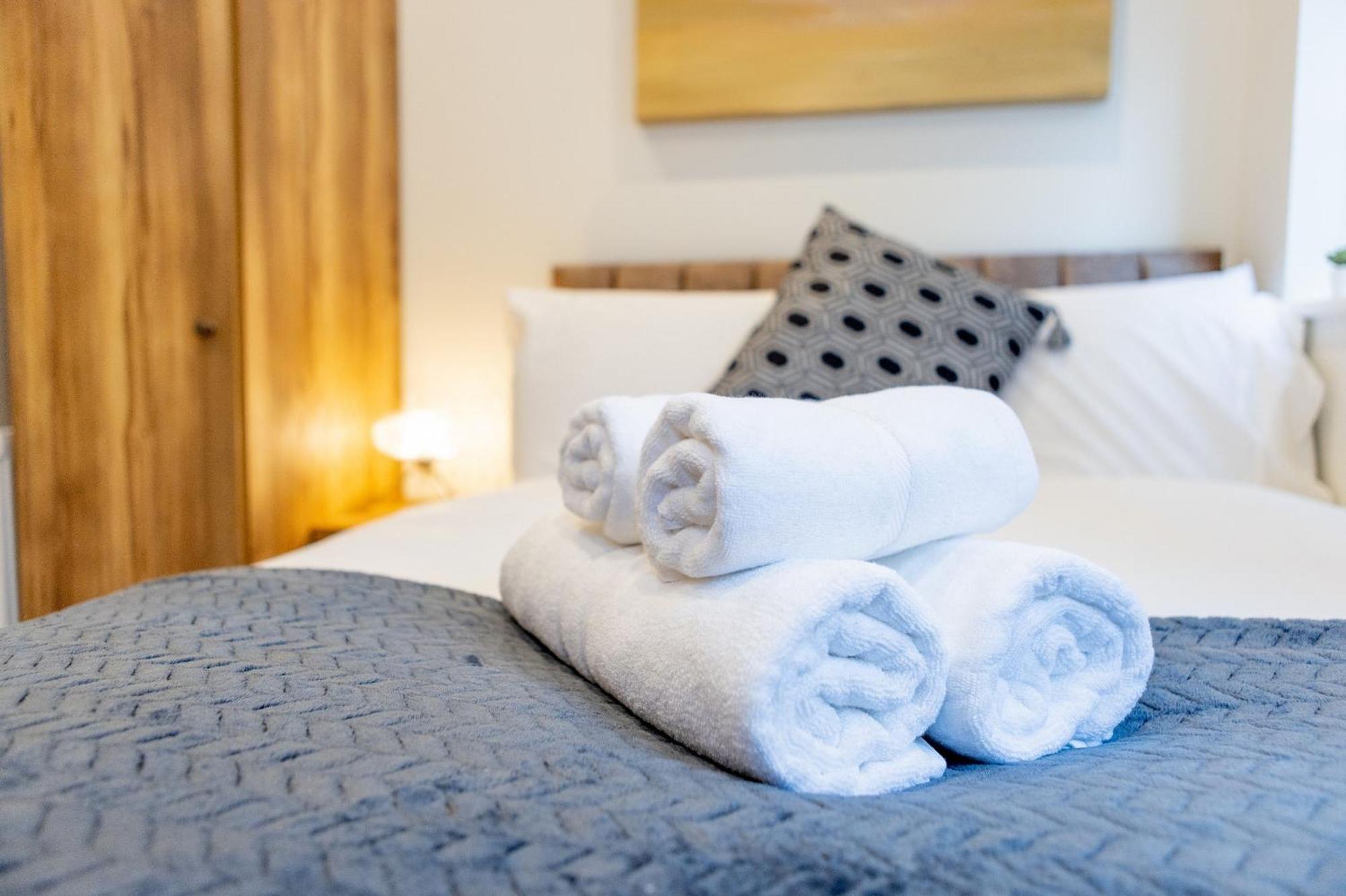 Lethbridge 49 3-bedroom With Garden, Fibre Wifi, Free Parking, Sleeps 6 Apartment Southport