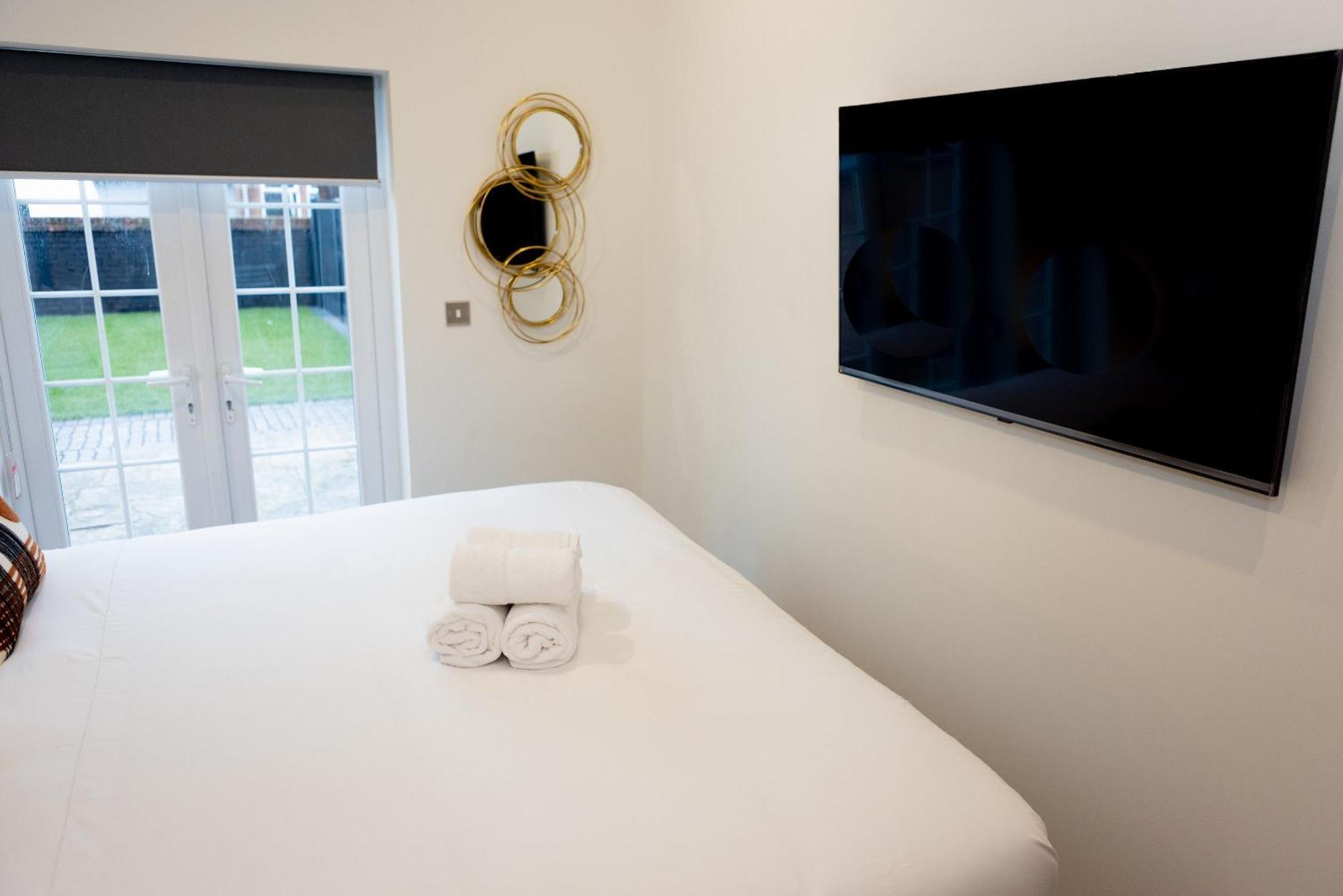 Apartment Lethbridge 49 3-bedroom With Garden, Fibre Wifi, Free Parking, Sleeps 6 Southport