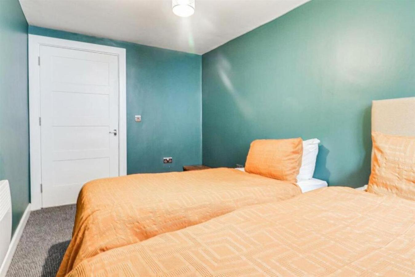 The Green Suite - Sleeps 6 - Three Bedrooms