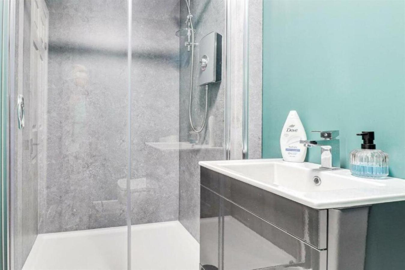 Apartment The Green Suite - Sleeps 6 - Three Bedrooms Southport