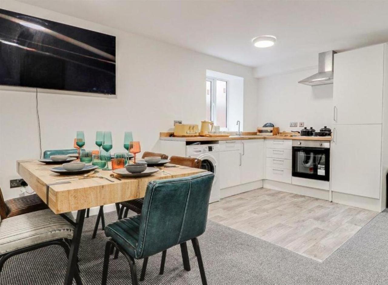 Apartment The Green Suite - Sleeps 6 - Three Bedrooms Southport