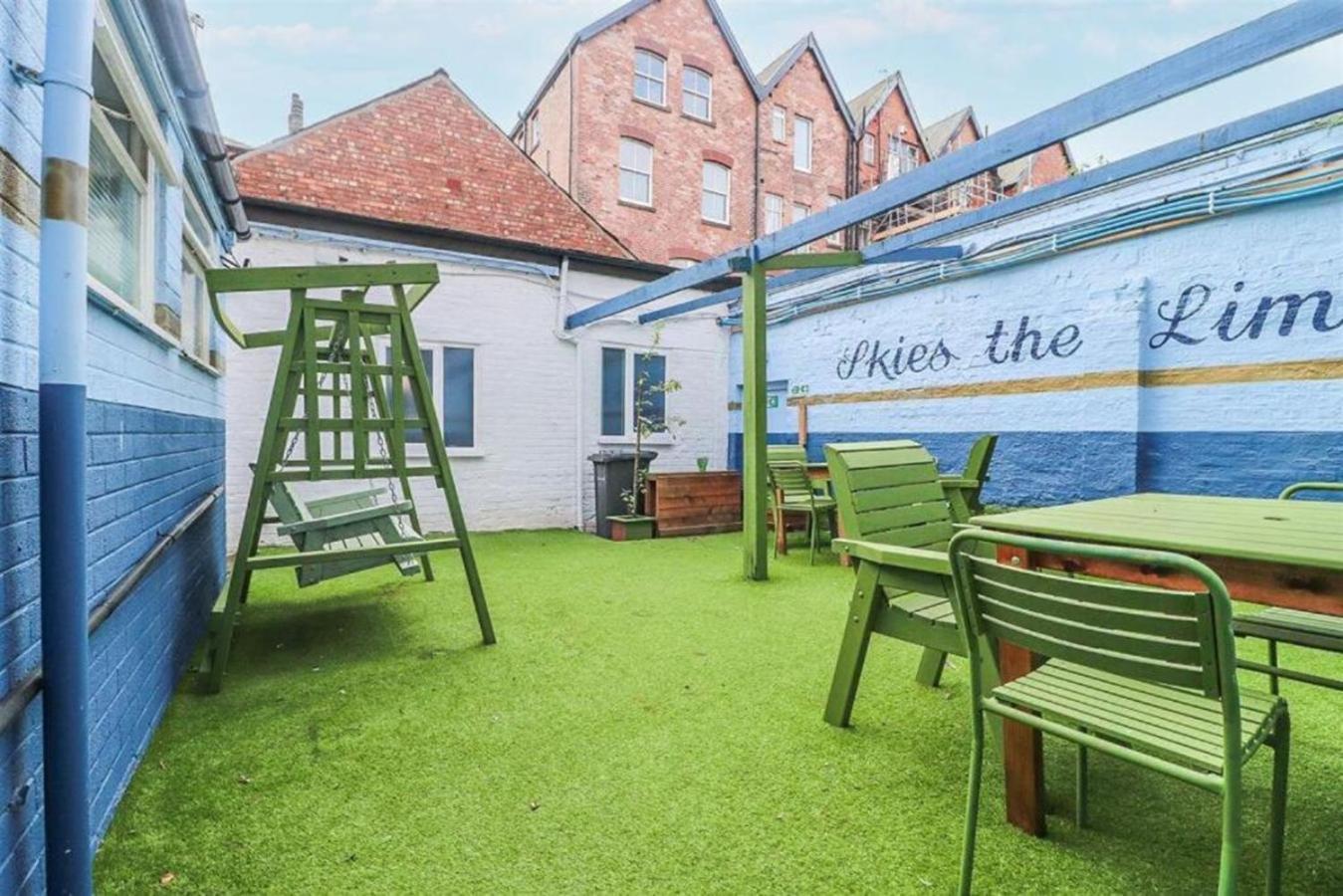 Apartment The Green Suite - Sleeps 6 - Three Bedrooms Southport