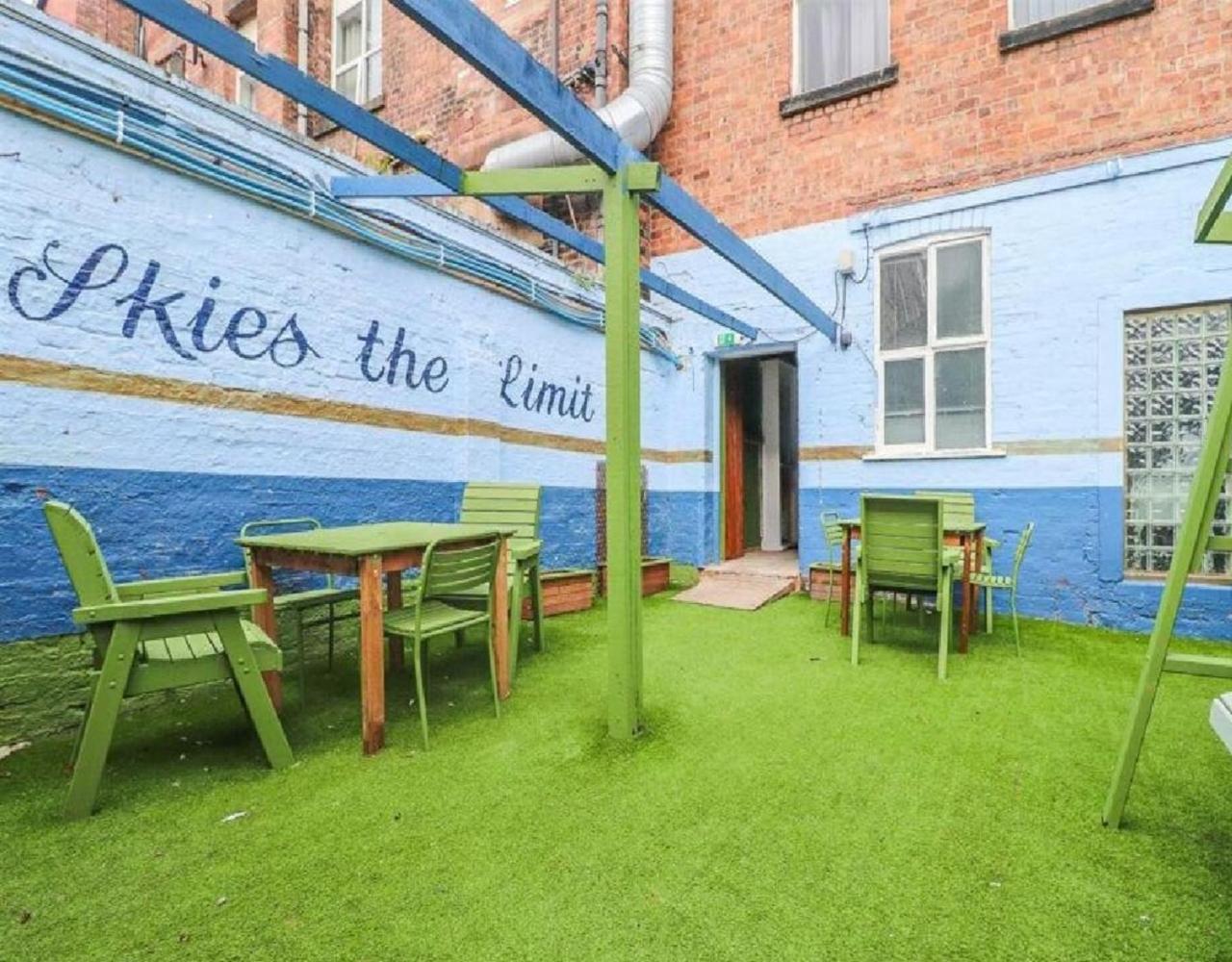 The Green Suite - Sleeps 6 - Three Bedrooms Apartment Southport