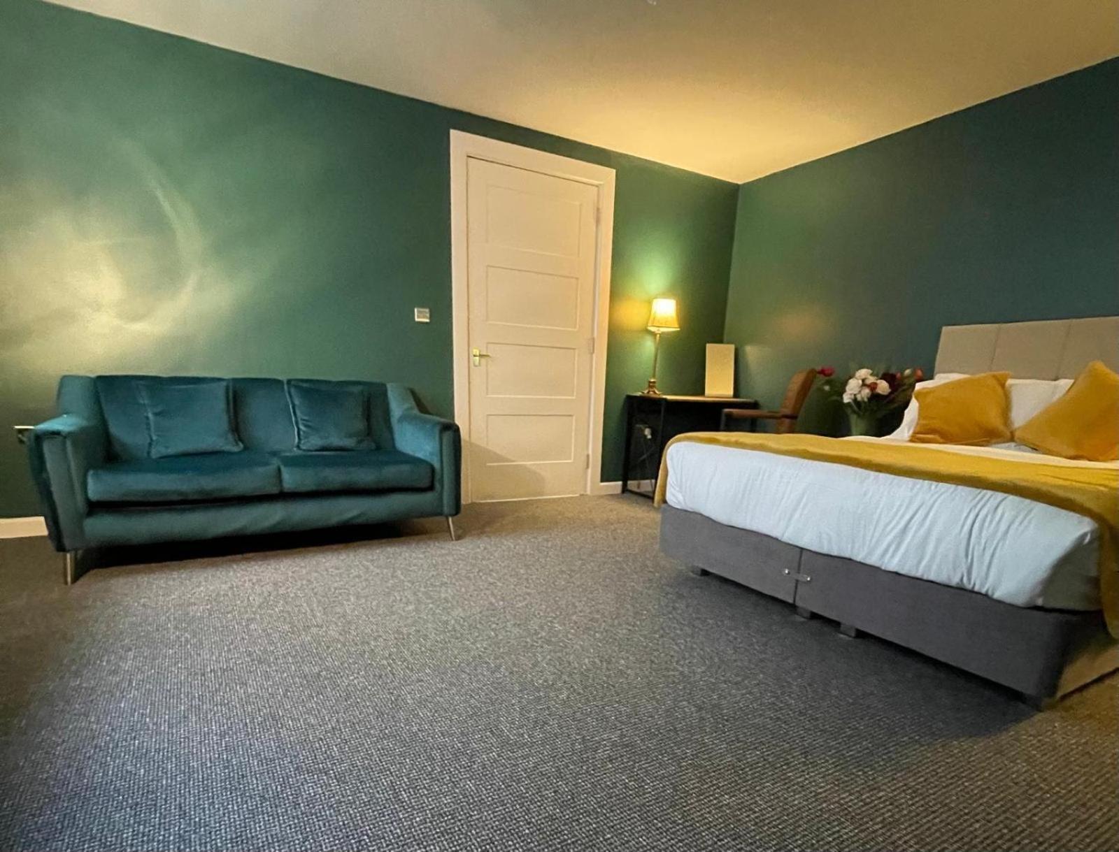 The Green Suite - Sleeps 6 - Three Bedrooms * Southport