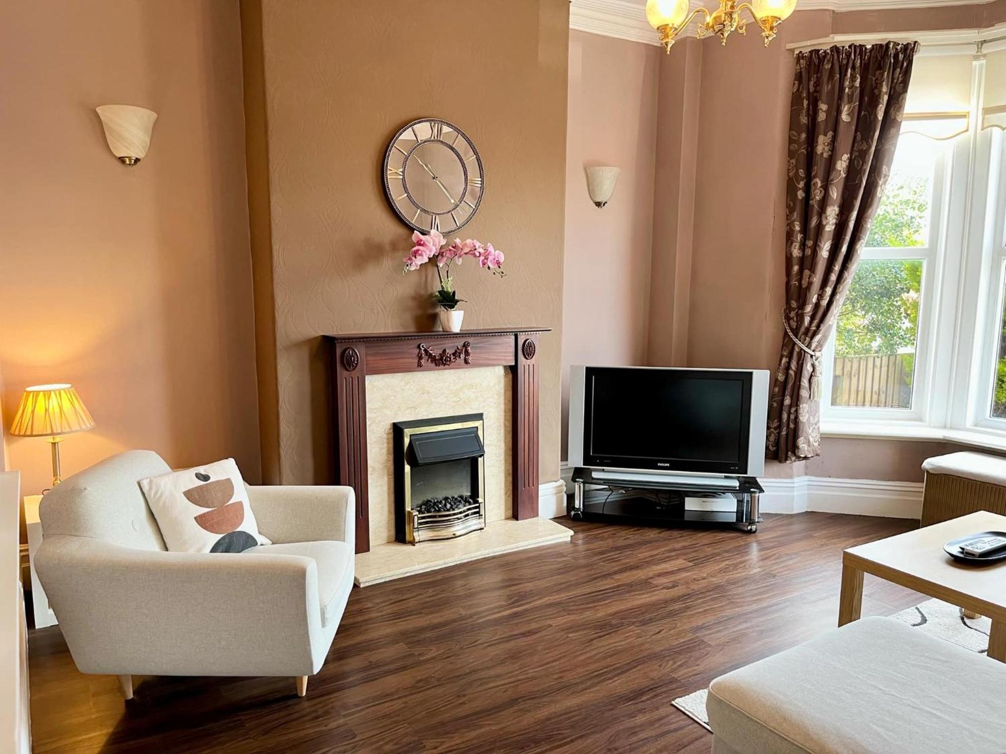 Cosy 4 Bedroom House Southport