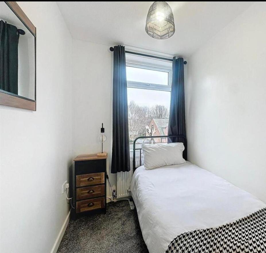 Zetland House - First Floor With Garden And Parking Apartment *