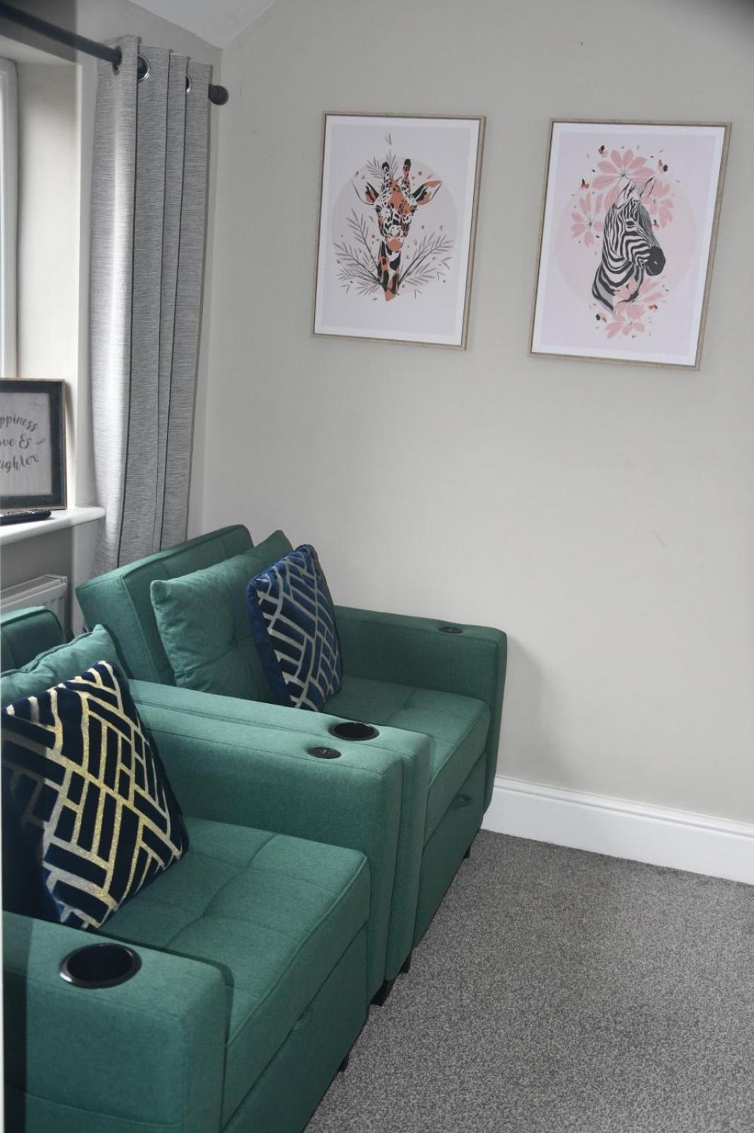 The Orange Suite - Sleeps 4 Apartment *