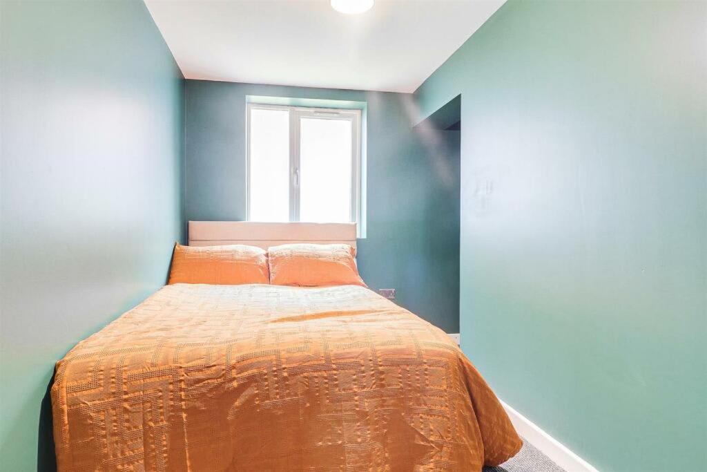 The Green Suite - Three Bedrooms Sleep 6 * Southport