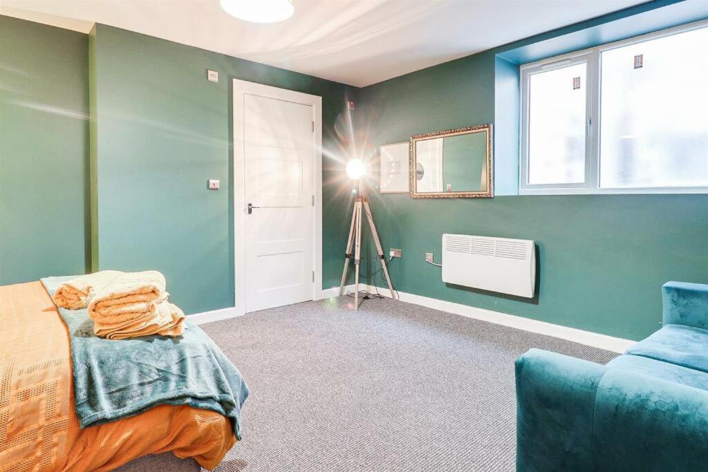 The Green Suite - Three Bedrooms Sleep 6 Southport