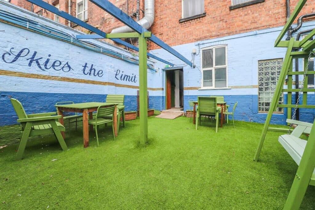 The Green Suite - Three Bedrooms Sleep 6 Apartment