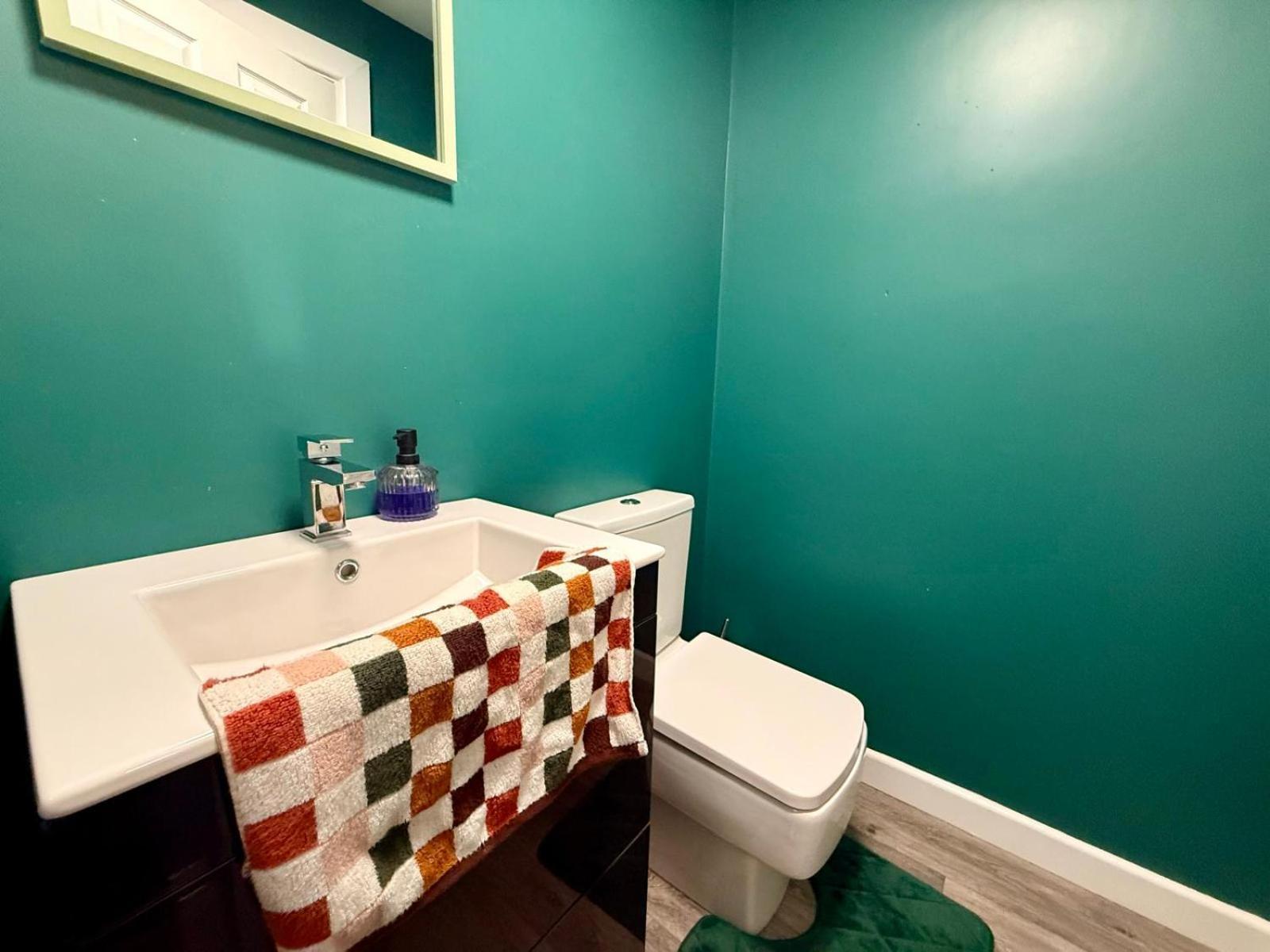 The - Three Bedrooms Sleep 6 Southport