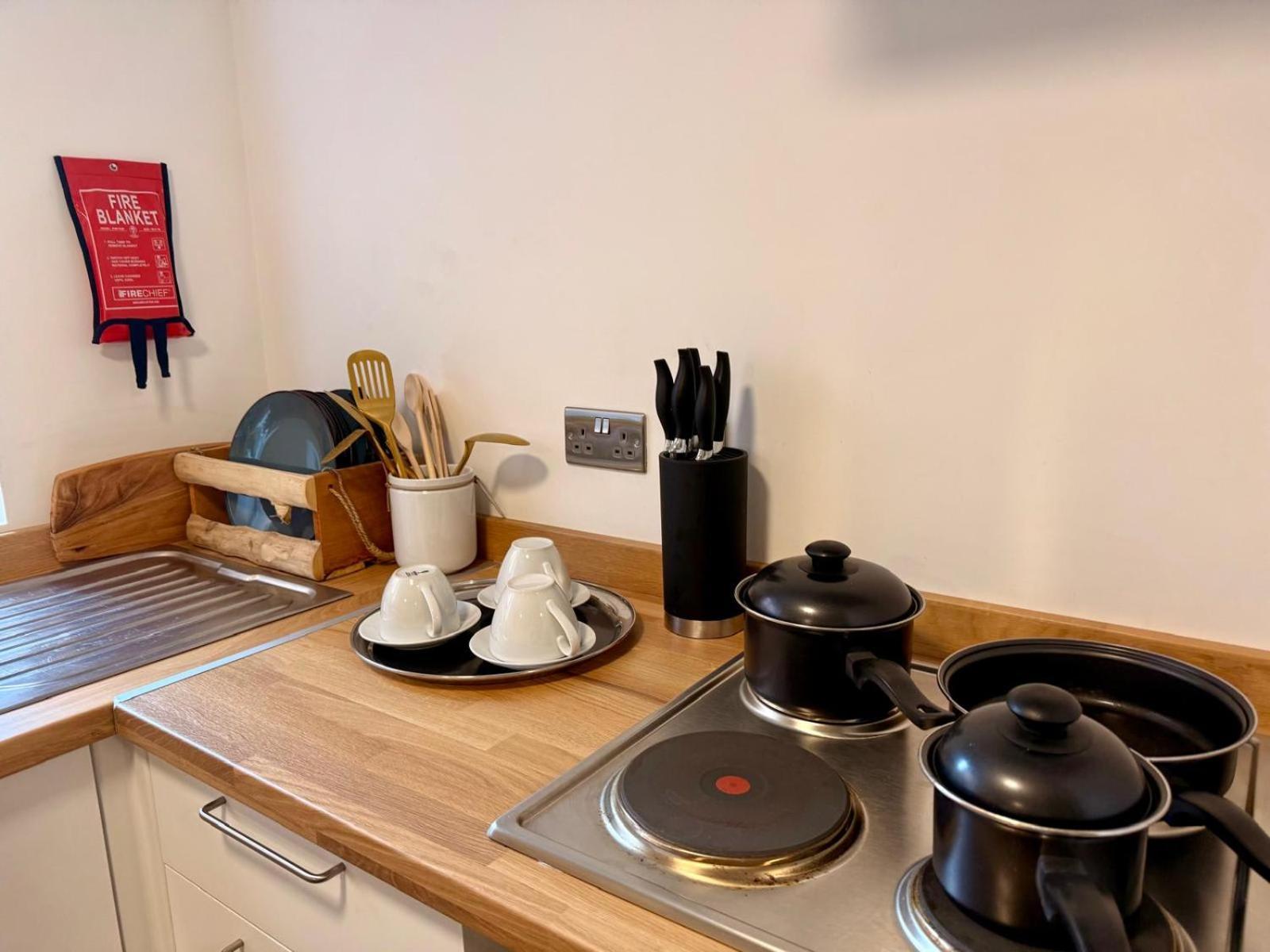 The - Three Bedrooms Sleep 6 Apartment Southport