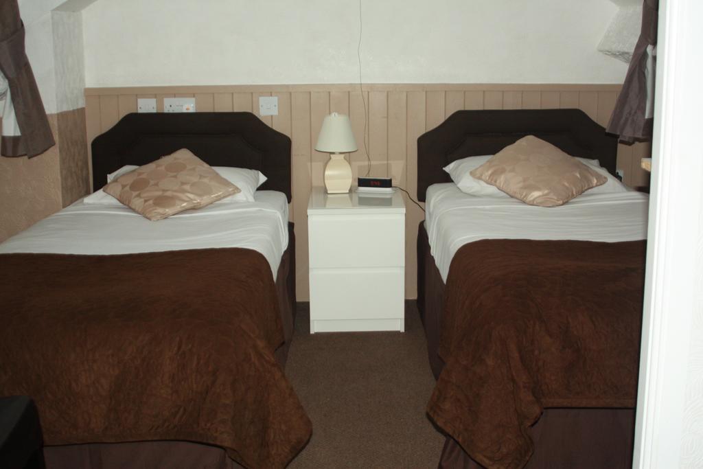 Andora Southport