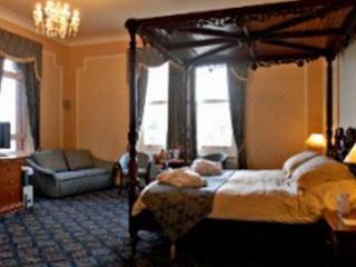 Scarisbrick 3*