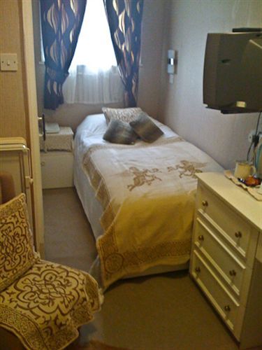 Balmoral 2* Southport