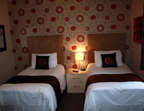 Stamford Guest House, 3 Min Walk To Lord St, With Parking & Perfect Getaway