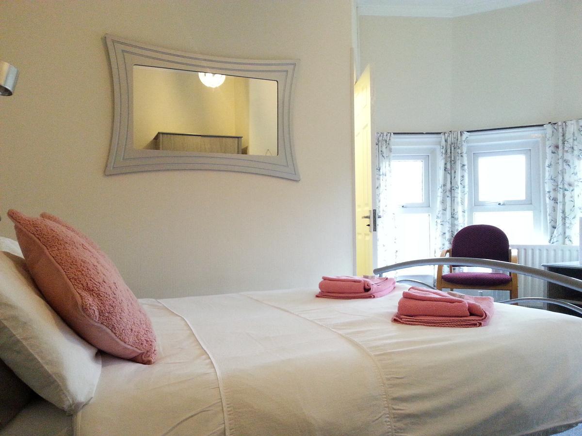 Salfordian Hotel *