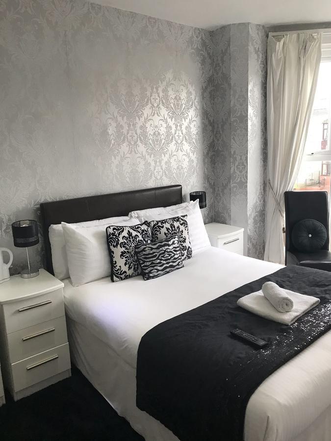 Aaron Guest house Southport