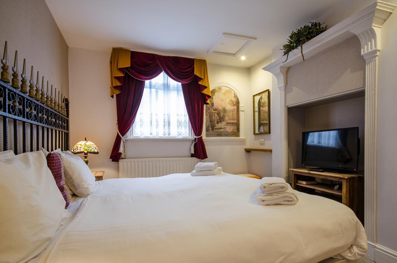 Dukes Folly Hotel