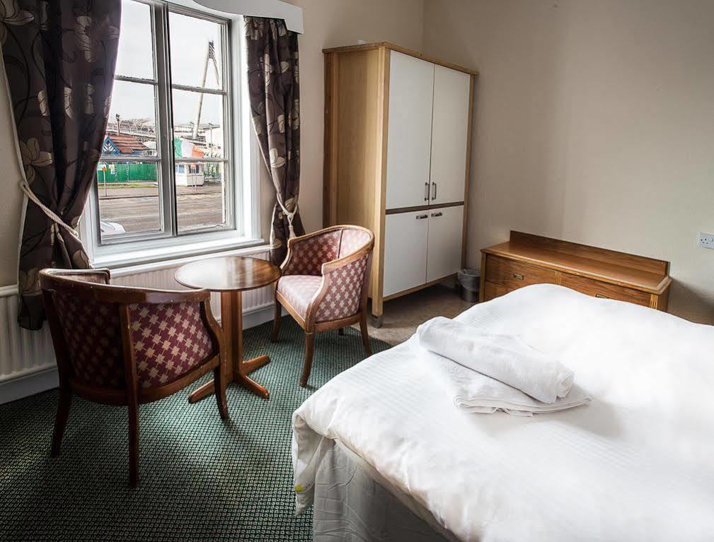 & Victoria Hotel