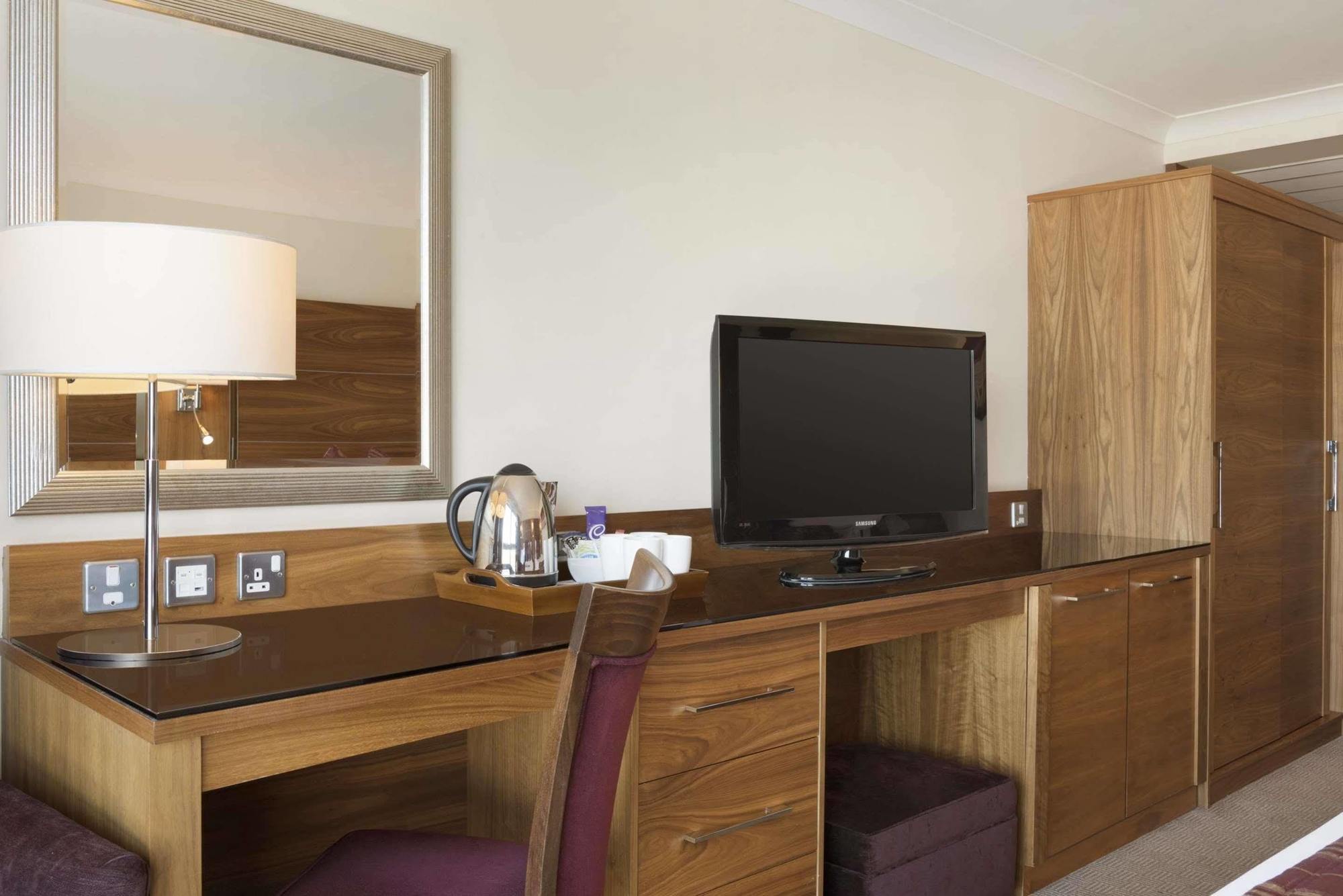 Waterfront Hotel 4*