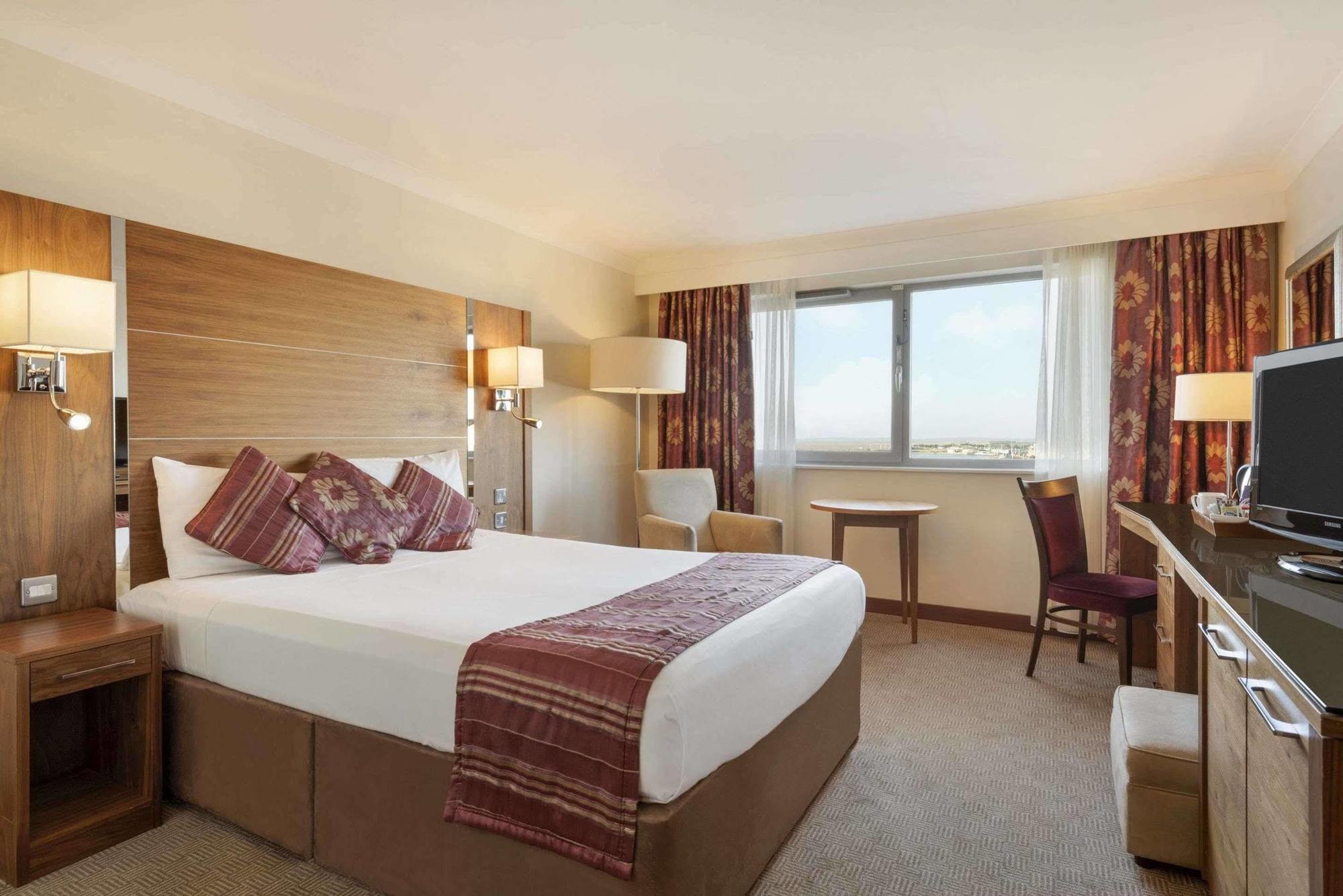 Waterfront Hotel