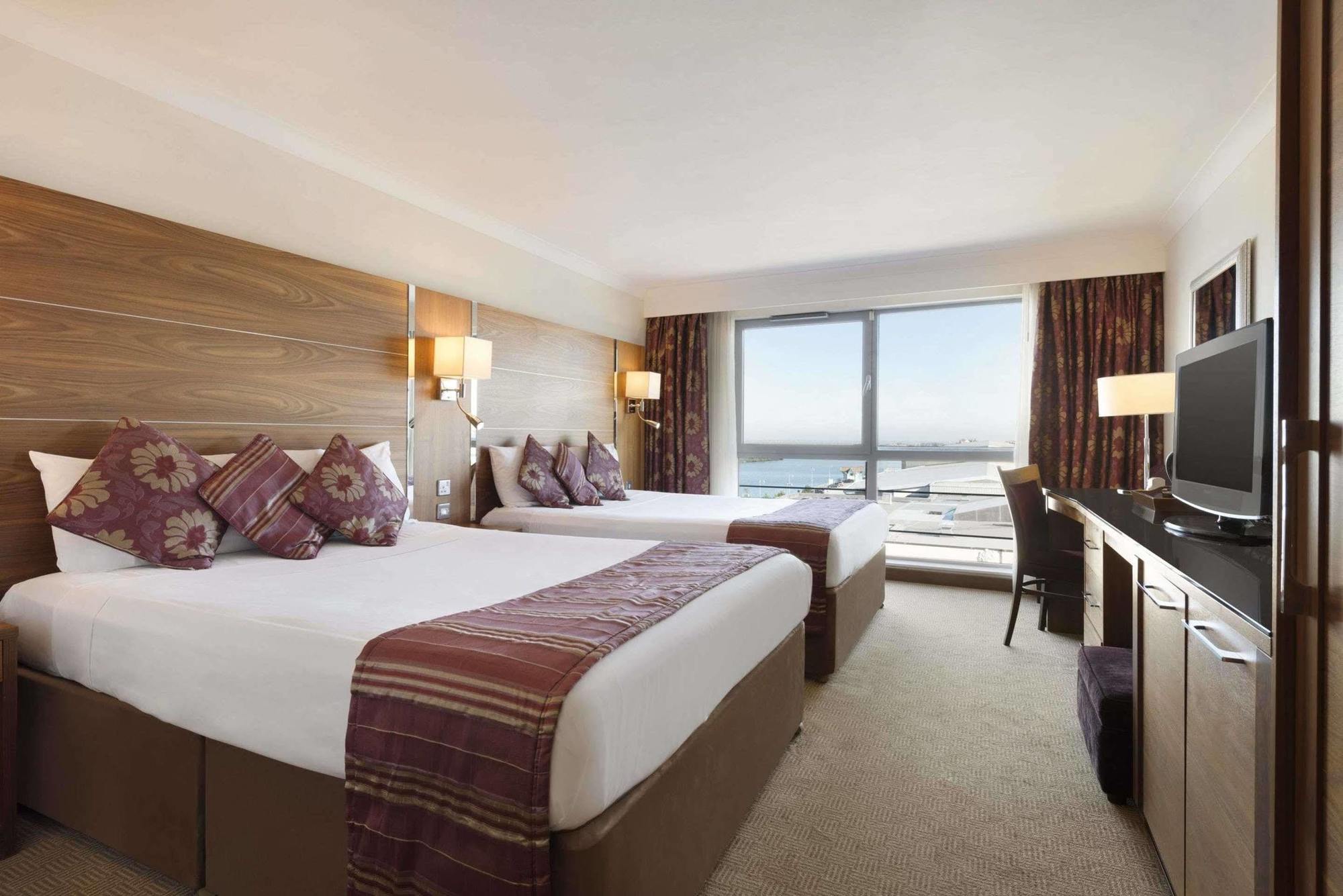 Hotel Waterfront 4*