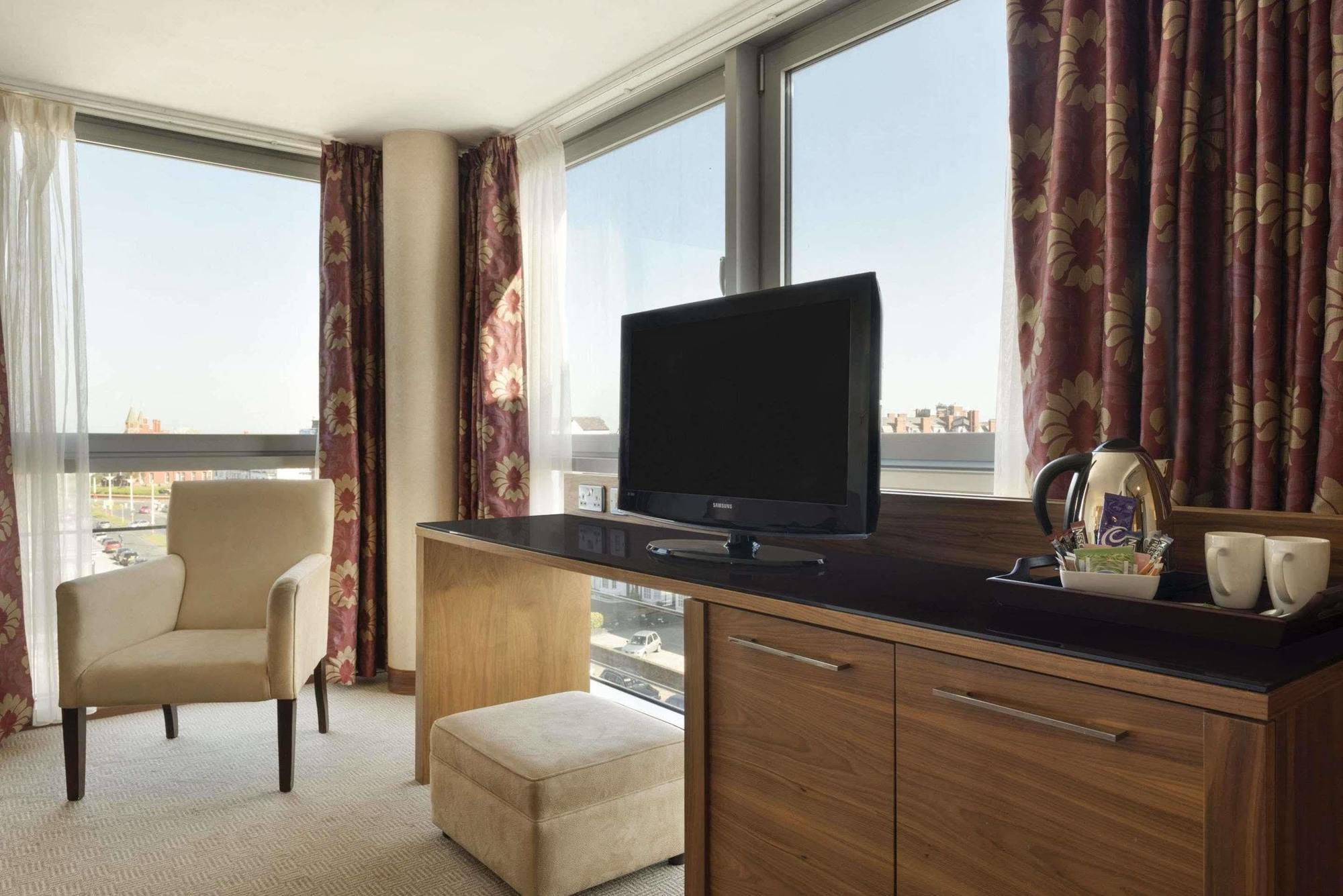 Waterfront 4*
