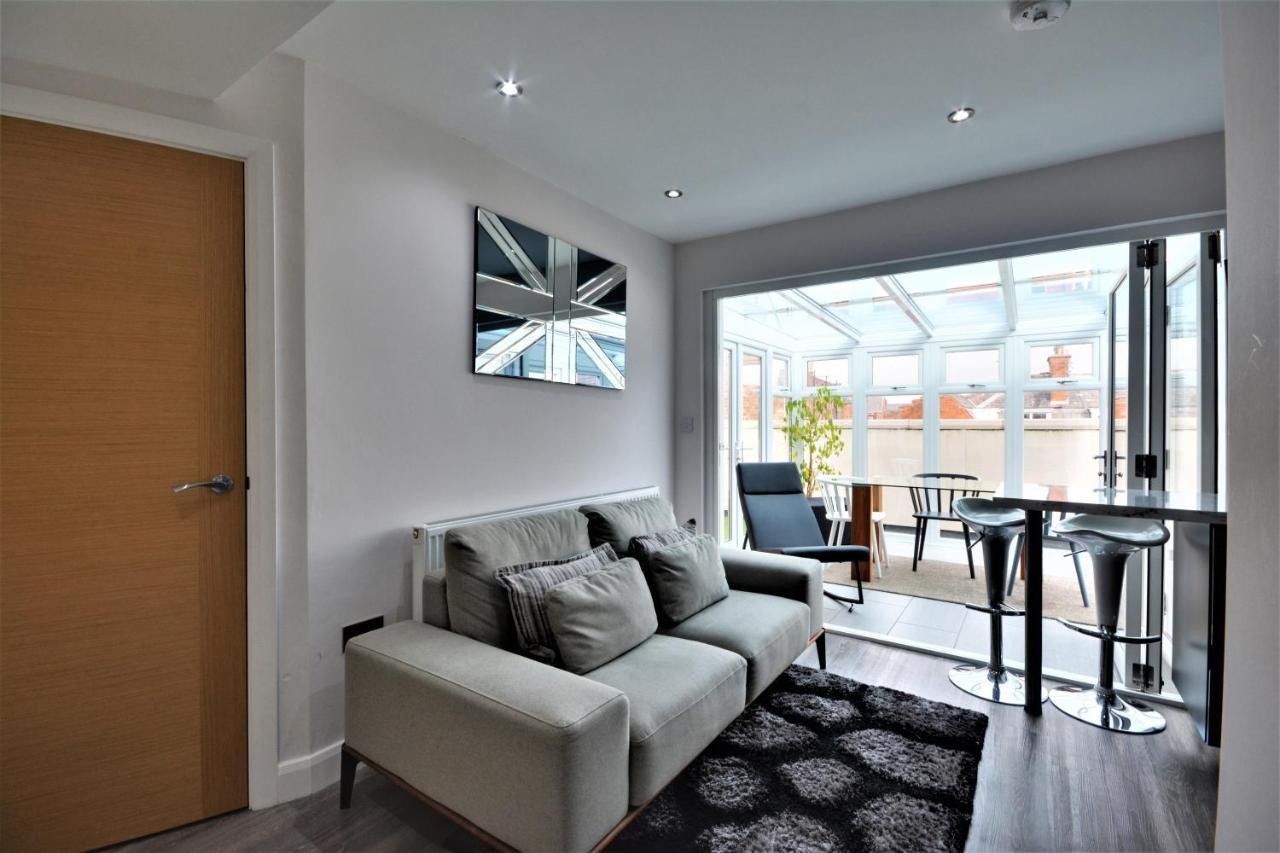 Crown Apartment
