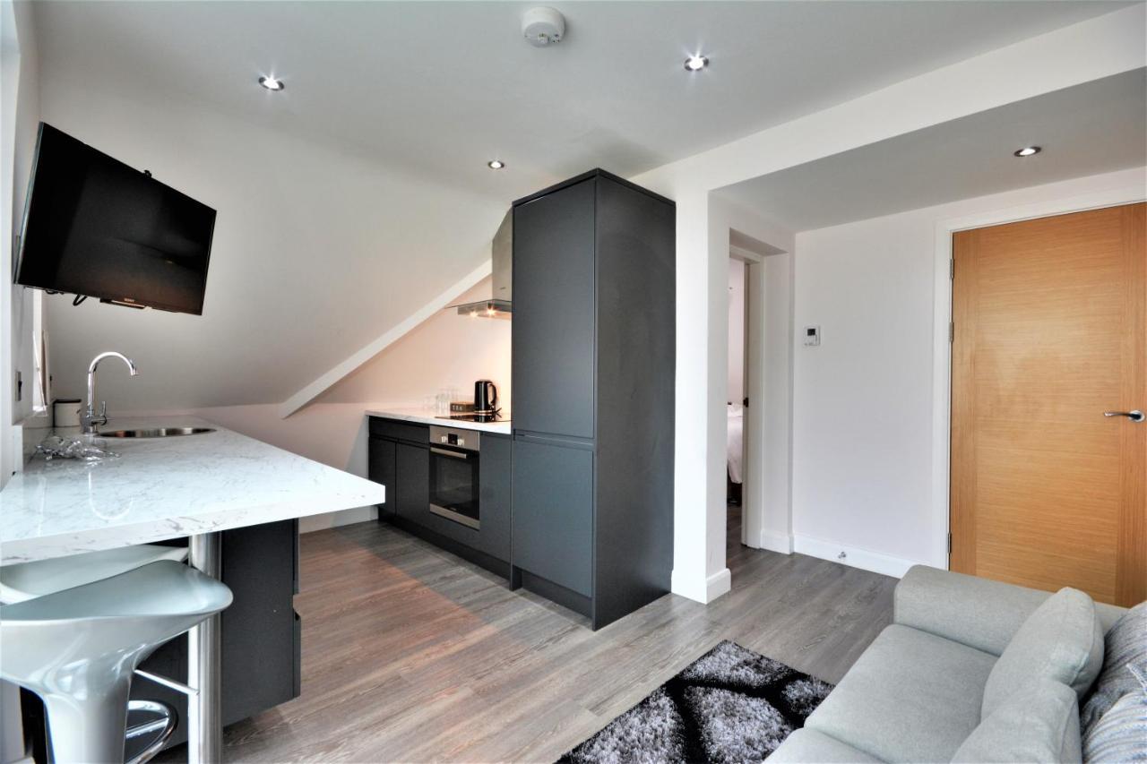 Crown Apartment *