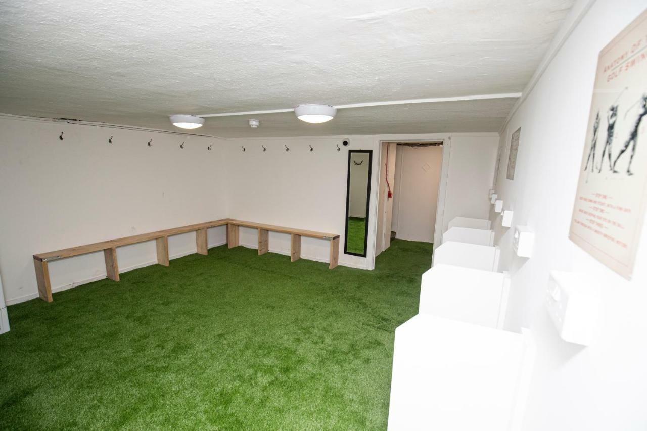 Stamford Guest House, 3 Min Walk To Lord St, With Parking & Perfect Getaway 4*