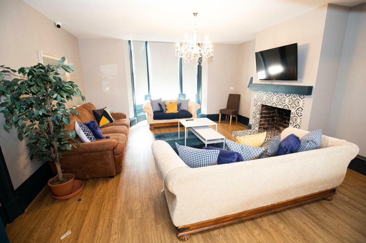 3 -min Walk To Pier & Fast Wi-fi & Perfect Getaway Guest house Southport