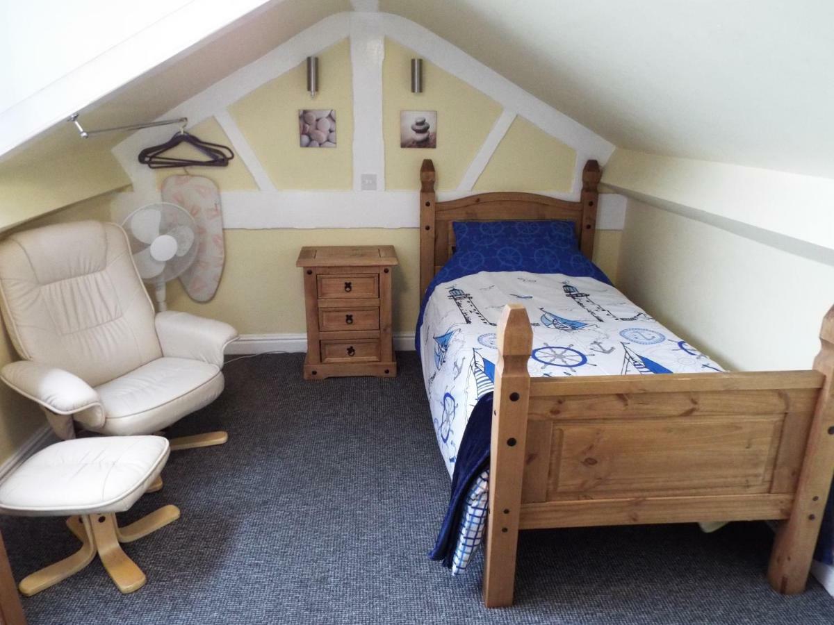 Captain's Quarters *
