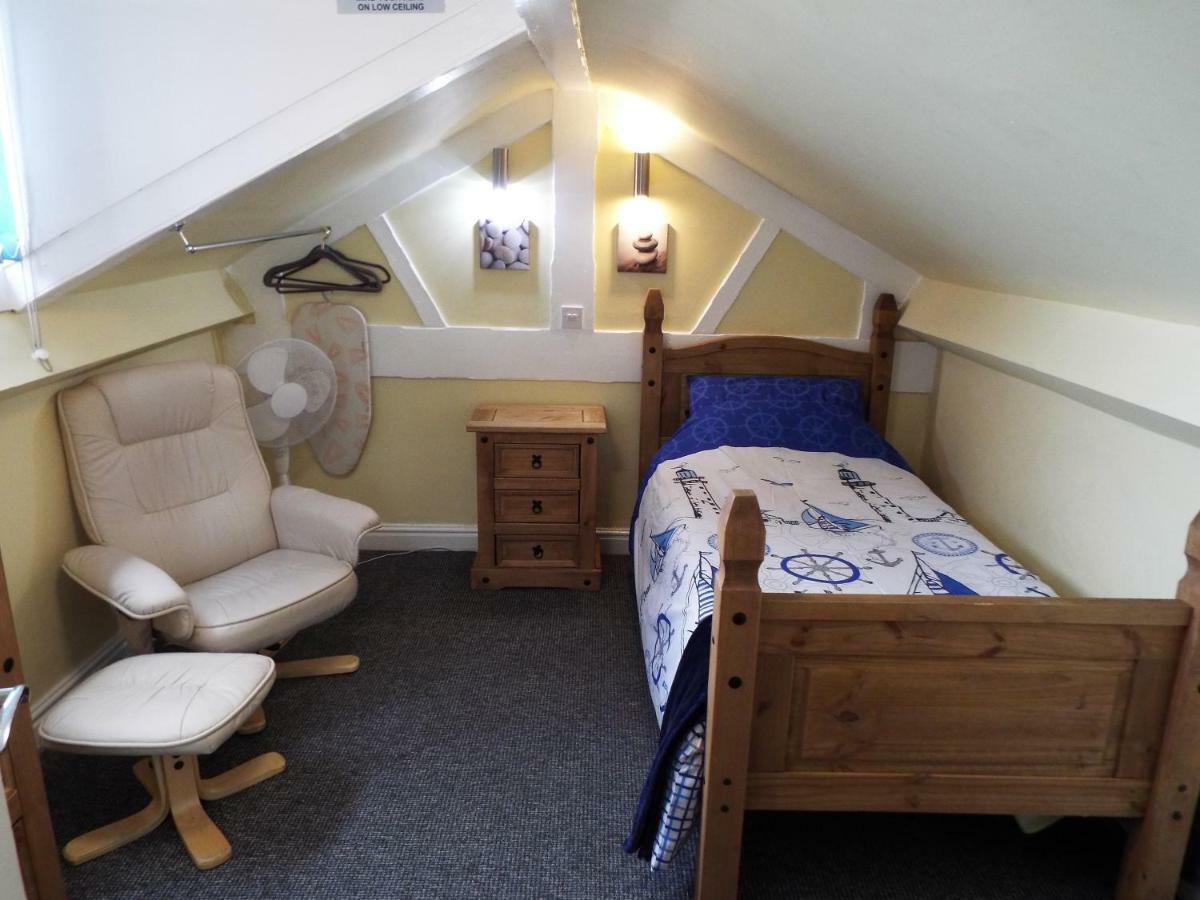 Captain's Quarters Guest house Southport