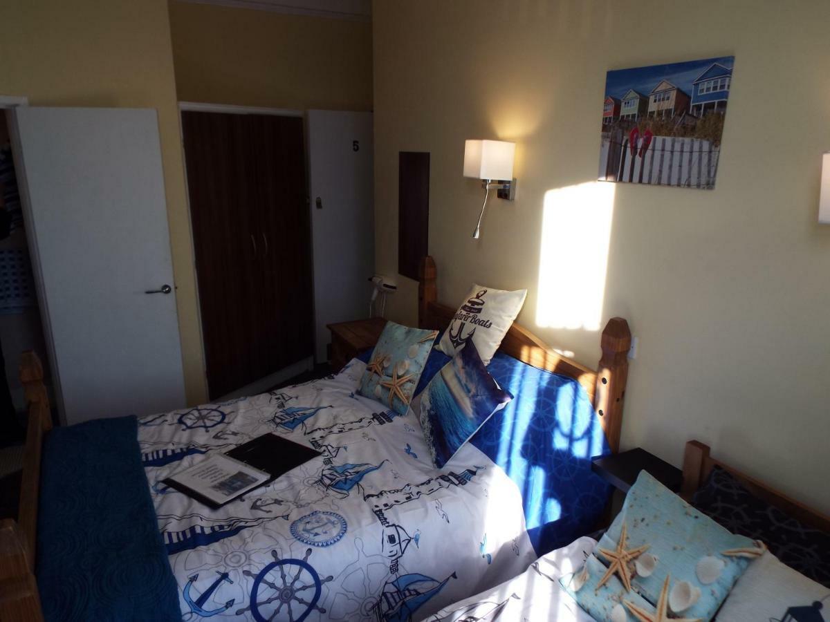 Captain's Quarters Guest house *