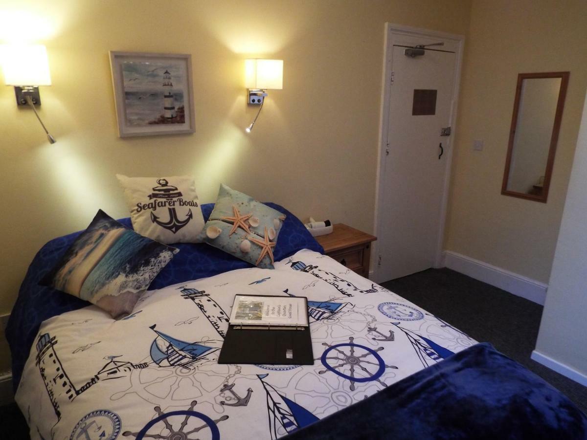 Captain's Quarters * Southport