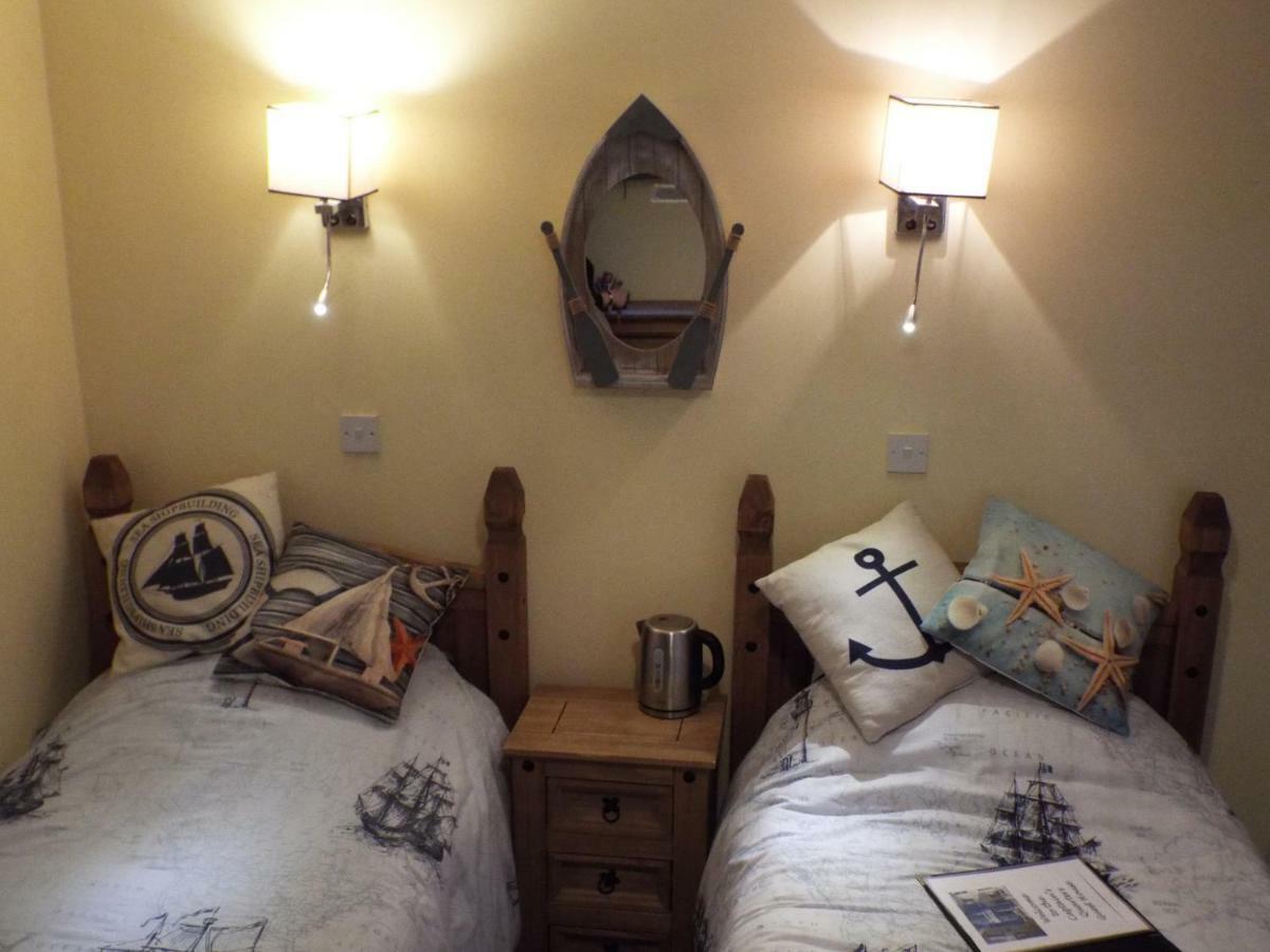 Captain's Quarters Guest house *