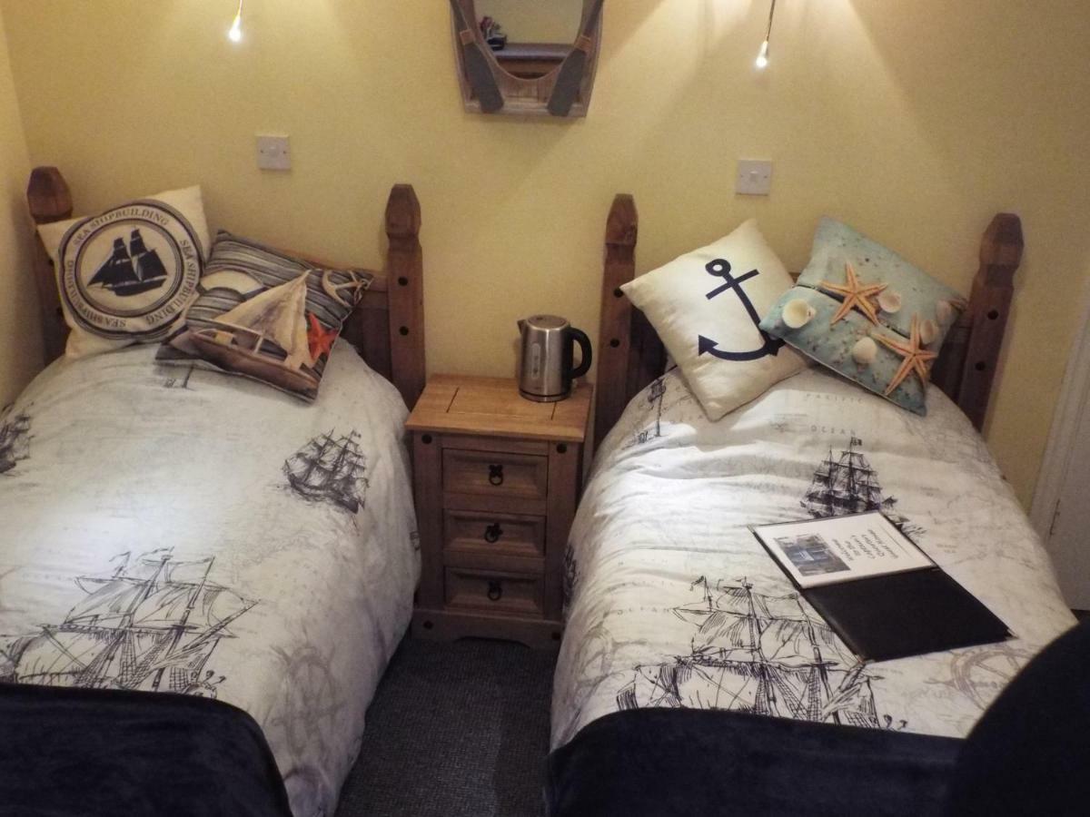 Captain's Quarters * Southport
