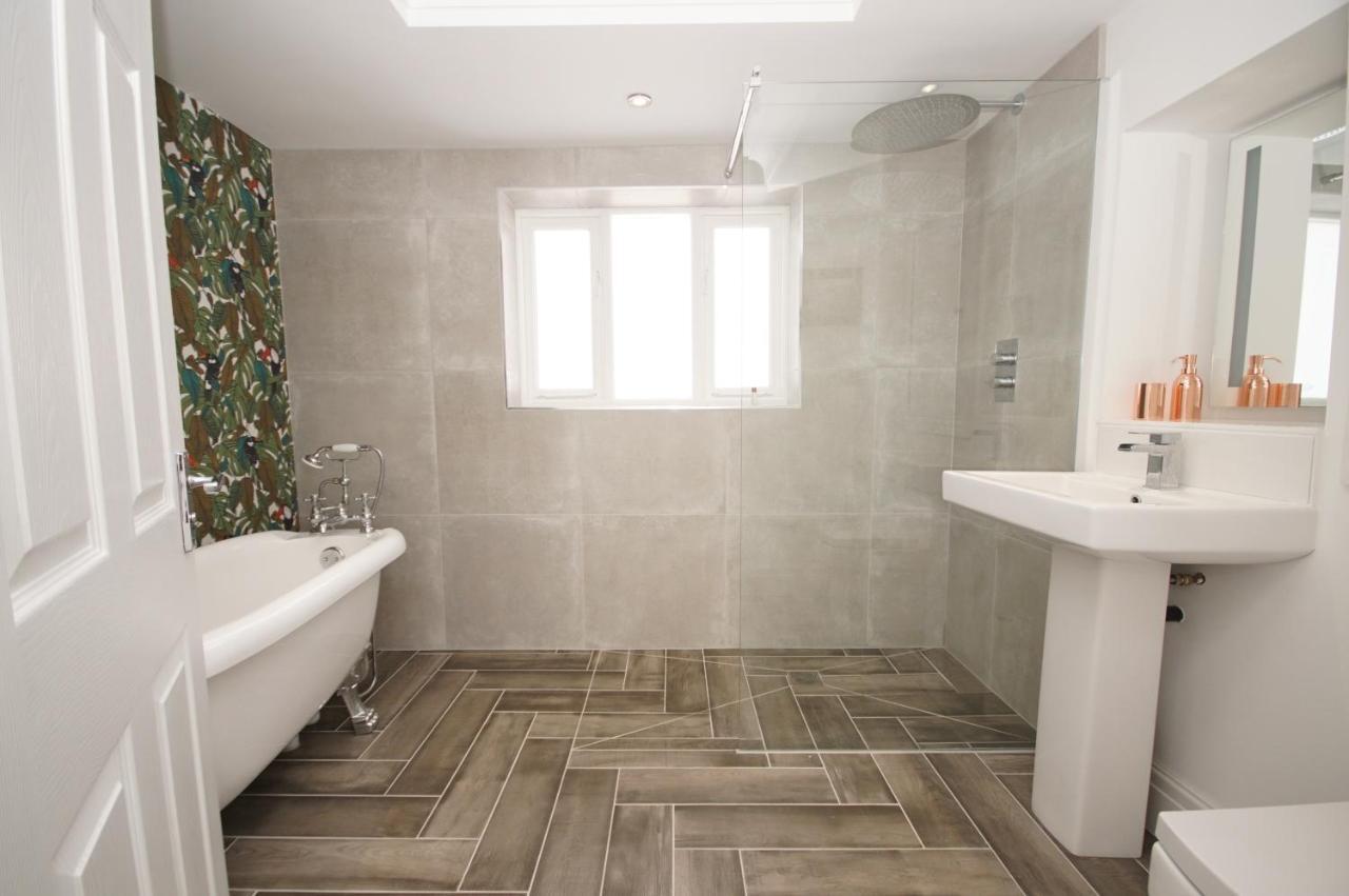Grade 2 Listed Apartment, Promenade