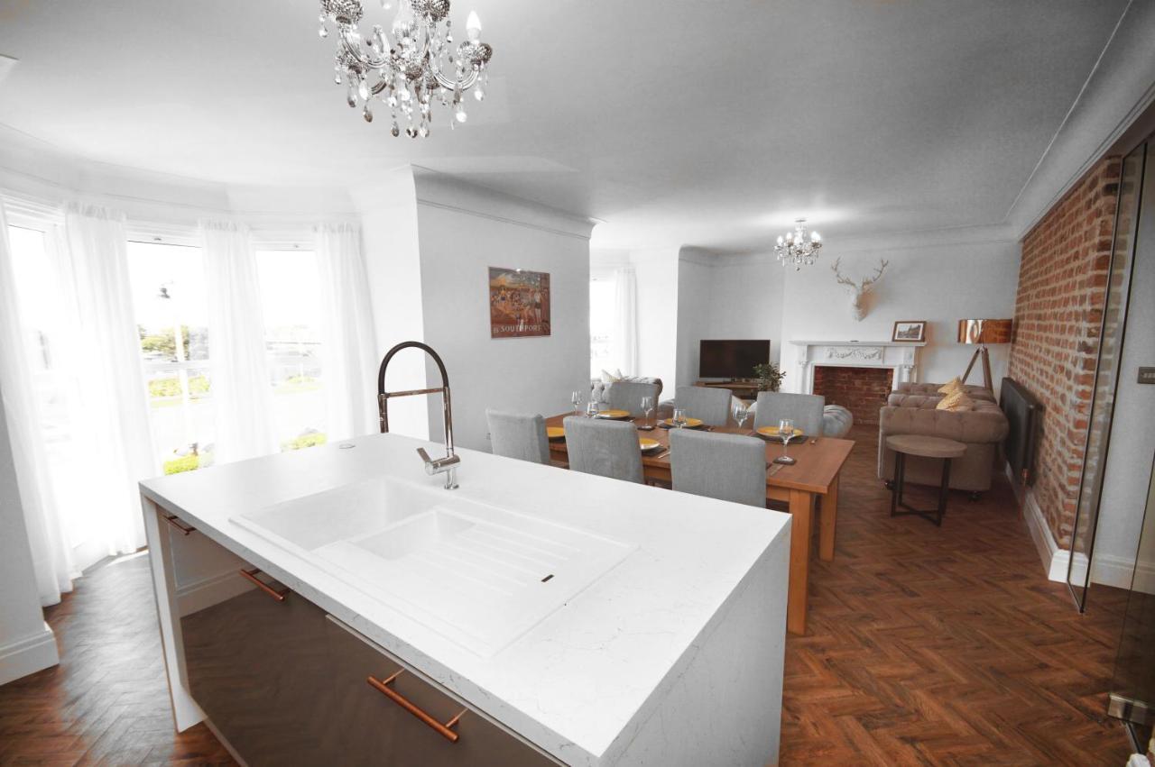 Apartment Grade 2 Listed Apartment, Promenade Southport